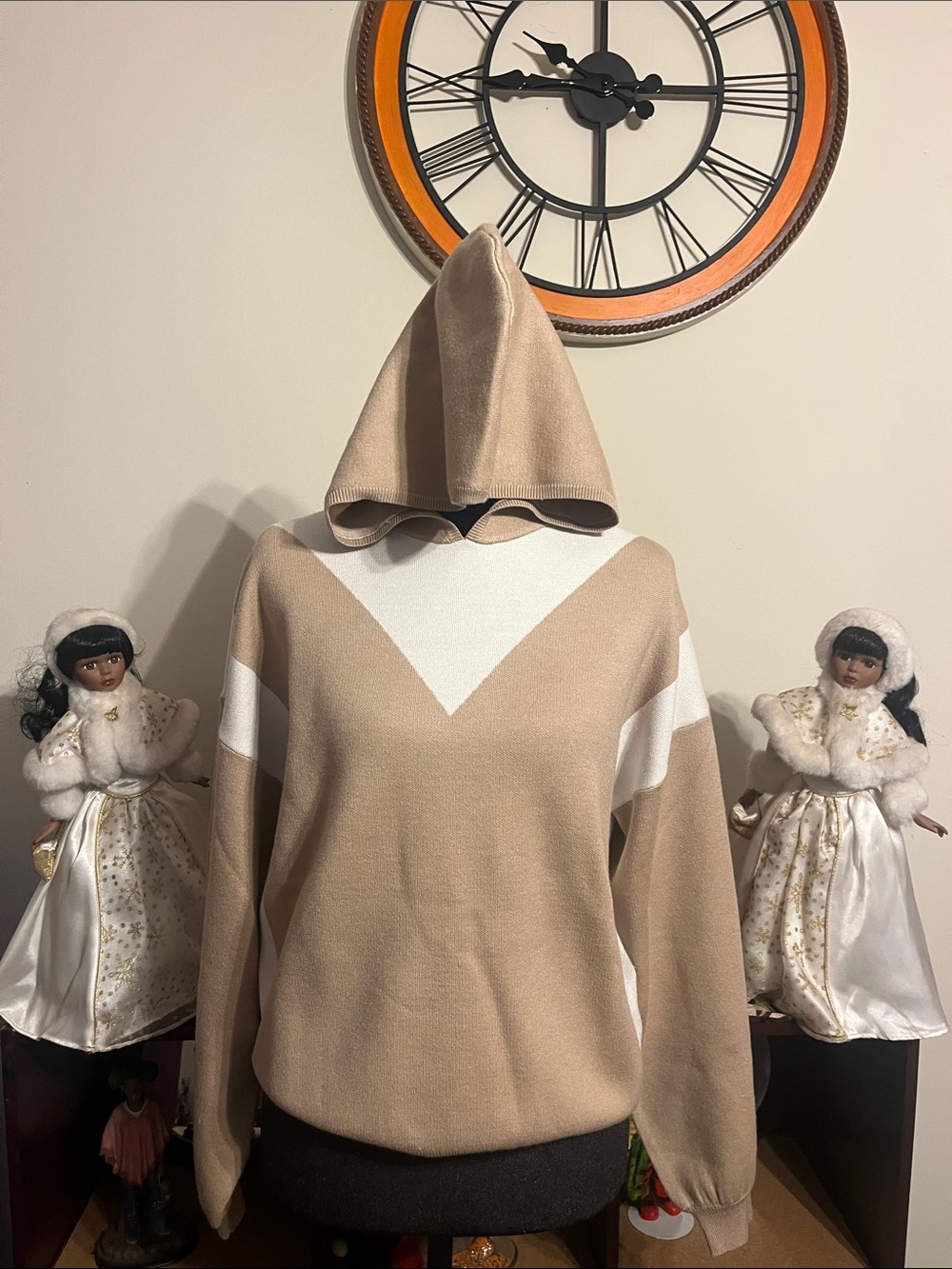 Women’s Hooded V‑Neck Colorblock Sweater in Beige & White